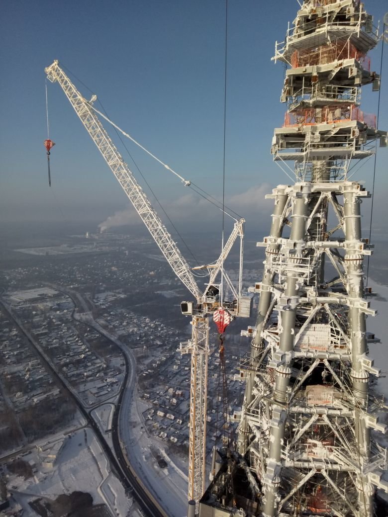 Уровни башен. Лахта центр шпиль. Лахта центр стройка. Liebherr Лахта центр. Вид с крана Лахта центр.