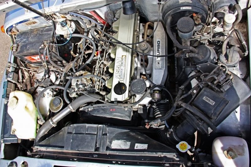 Базовая версия внедорожника оснащается 2.89-литровым двигателем УМЗ-4218 мощностью 84 л.с. Конечно, это не идет ни в какое сравнение с турбодизелем RD28T мощностью 116 л.с. Ведь настоящему внедорожнику просто прописан хороший дизель.