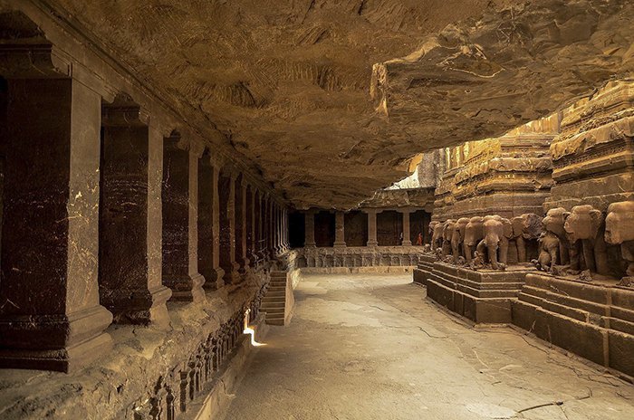 Восьмое чудо света: древний индуистский храм, высеченный в скале