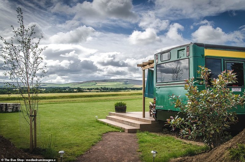 Два бывших автобуса трансформировали в роскошные апартаменты на шотландской ферме