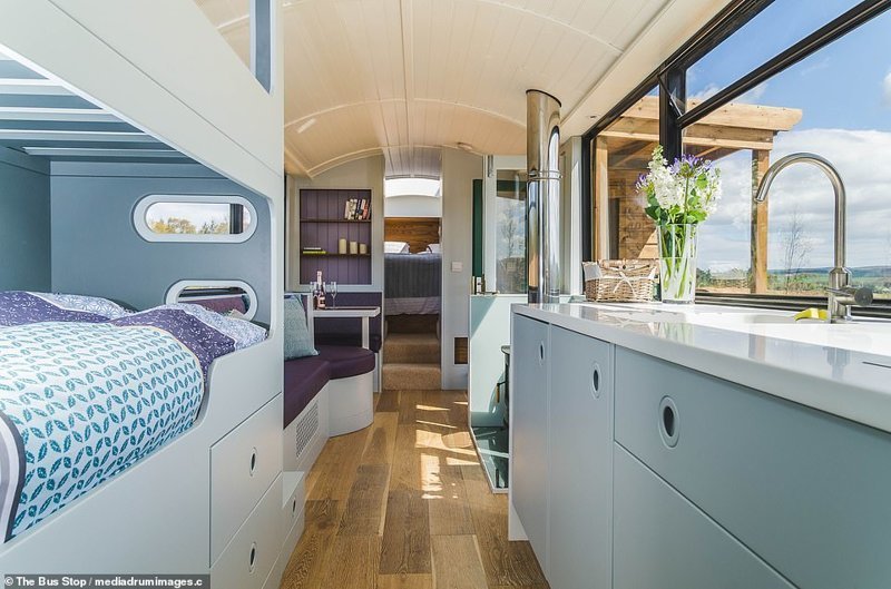 Два бывших автобуса трансформировали в роскошные апартаменты на шотландской ферме