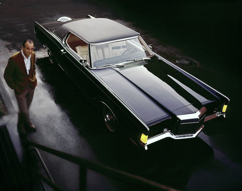 …и Lincoln Continental Mark III