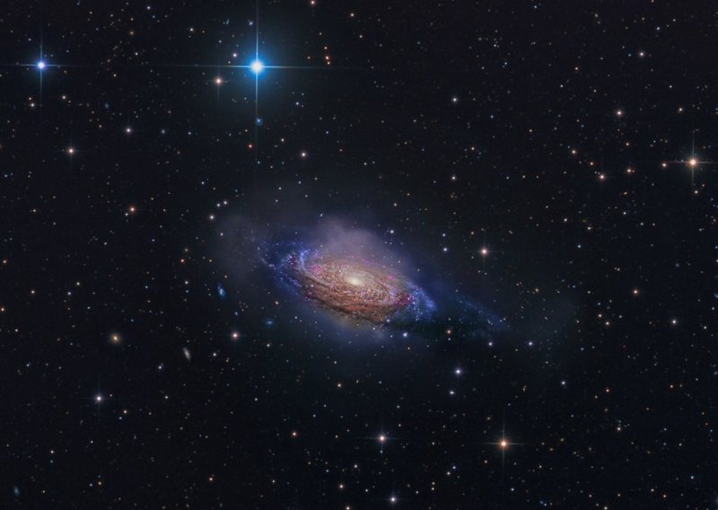 В категории «Галактики» первое место занял Стивен Мор (Steven Mohr) из Австралии с «NGC 3521, таинственная галактика»