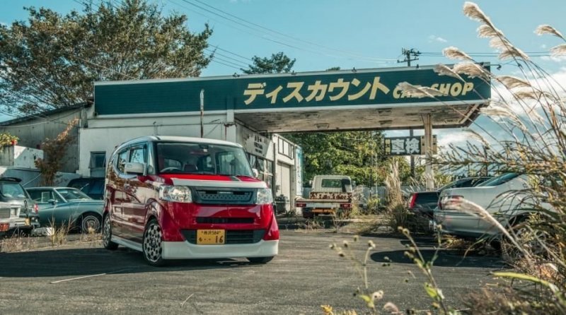 Брошенные автомобили зоны отчуждения вокруг АЭС «Фукусима-1»