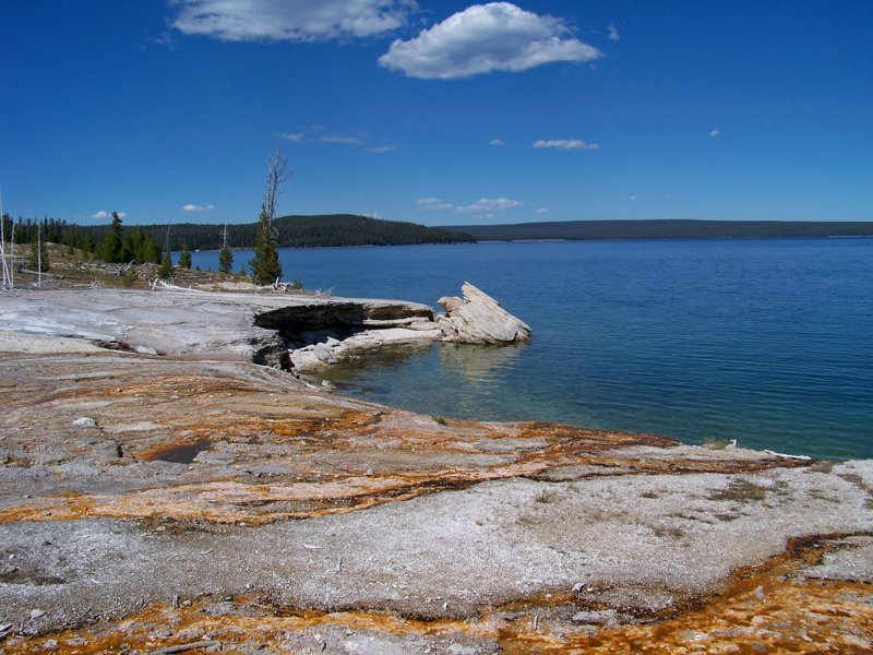 Озеро Йеллоустон - крупнейшее пресноводное озеро Северной Америки !