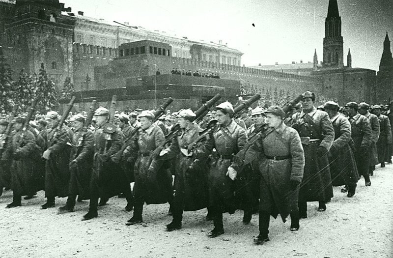  Военный парад на Красной площади. Москва, 7 ноября 1941 года 