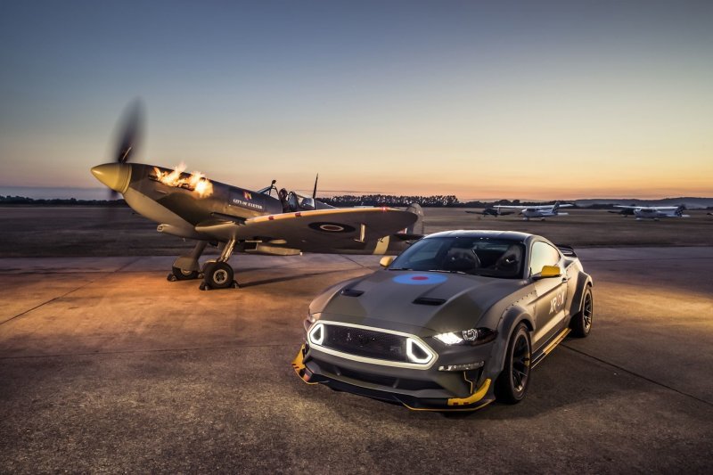 Mustang в честь Spitfire: как Ford помогает молодым лётчикам