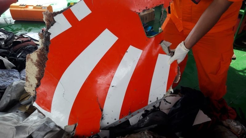 В Индонезии разбился "Боинг" со 189 пассажирами на борту: видео