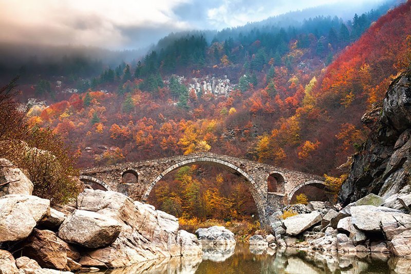 Дьявольский мост в горах Родопы, Кырджалийская область на юге Болгарии.