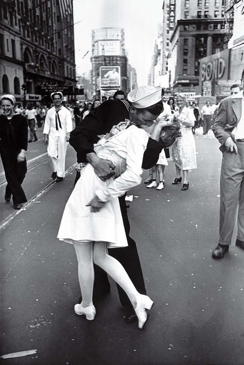 День Победы над Японией на Таймс-сквер, Альфред Эйзенштадт, 1945.