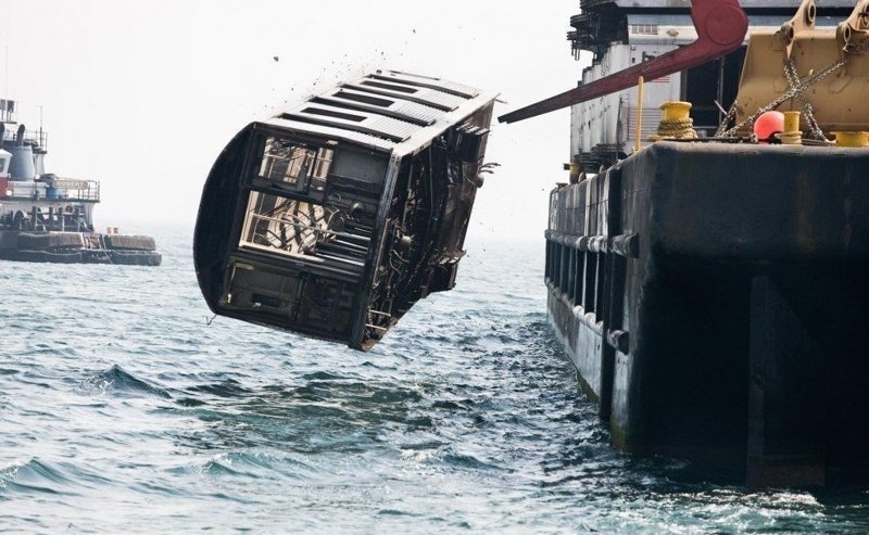 Вагоны нью-йоркского метро сбрасывают в океан