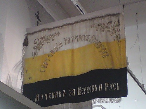 https://cdn.fishki.net/upload/post/2018/11/04/2756121/belo-zhelto-chernyj-flag-novorossii-3.jpg