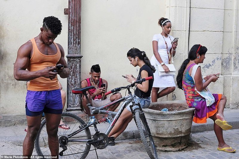 "Интернетизация". Гавана, Куба. Фотограф: Мария Плотникова, Москва, Россия