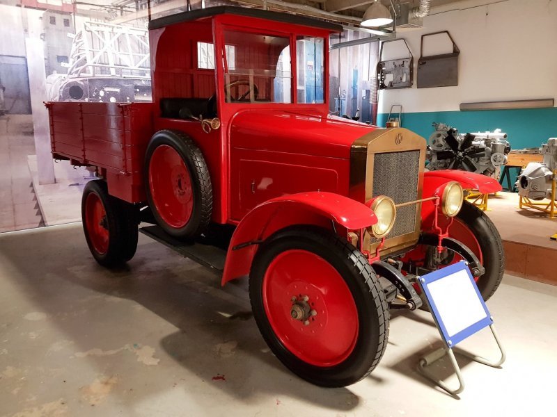 С 1917 по 1919 год завод АМО выпускал итальянские грузовики, а затем, доработав конструкцию, превратил FIAT 15 Ter в АМО-Ф-15