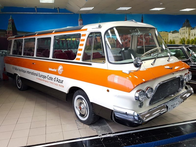 Первый вариант микроавтобуса в том оформлении, в котором ЗИЛ-118 был показан на Международной автобусной неделе в Ницце-1967, где снискал огромную славу