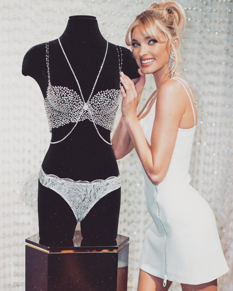 Модель Victoria’s Secret показала бюстгальтер за 1.000.000$