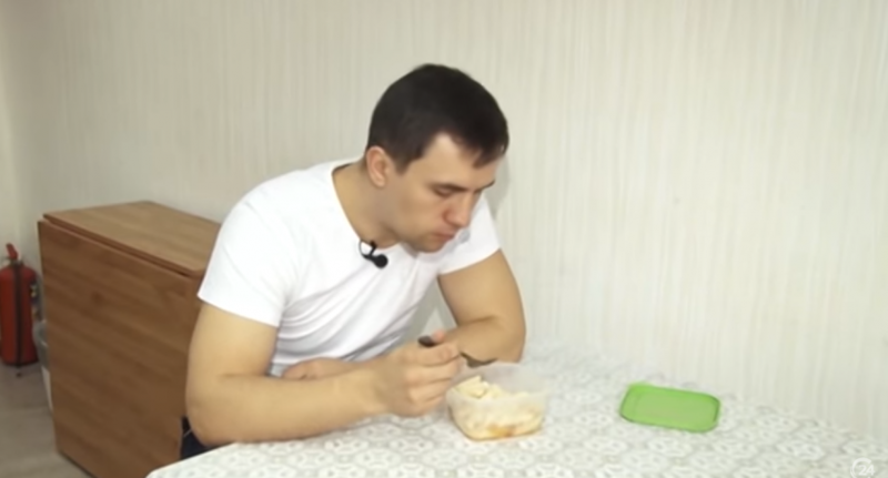 Саратовский депутат, решивший прожить на три с половиной тысячи рублей, похудел на шесть кило