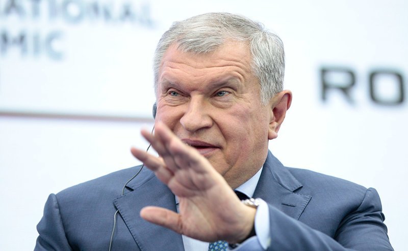 Сечин расстроился из-за цен на бензин