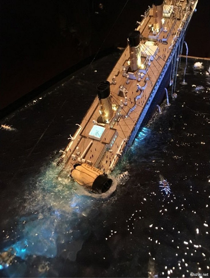 Дата крушения титаника. Диорама крушение Титаника. Диорама Титаник тонет. Диорама гибель Титаника. Titanic диорама затонувший.