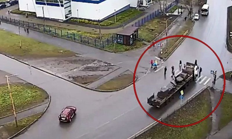 В Петрозаводске груженный камнем грузовик врезался в толпу пешеходов