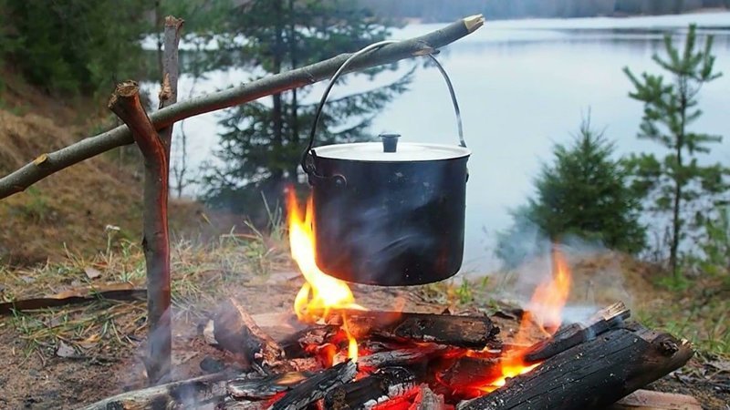 Зачем в уху в Абхазии добавляют водку и опускают горящее полено?