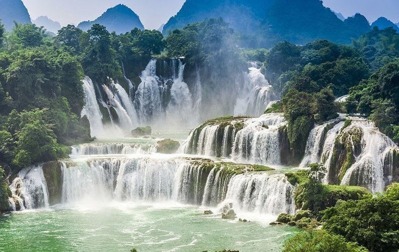 Водопад Дэтянь на границе Китая и Вьетнама