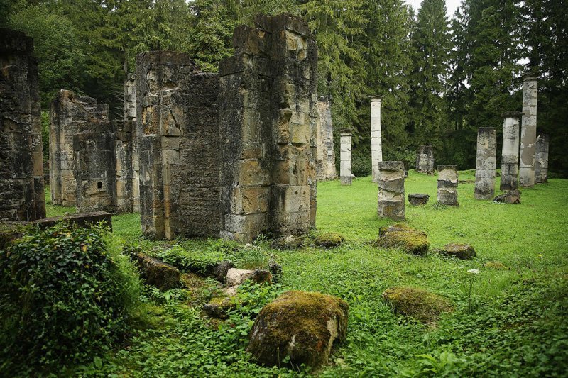 Бывшая церковь недалеко от Вердена, Франция, уничтоженная обстрелами в те времена. 