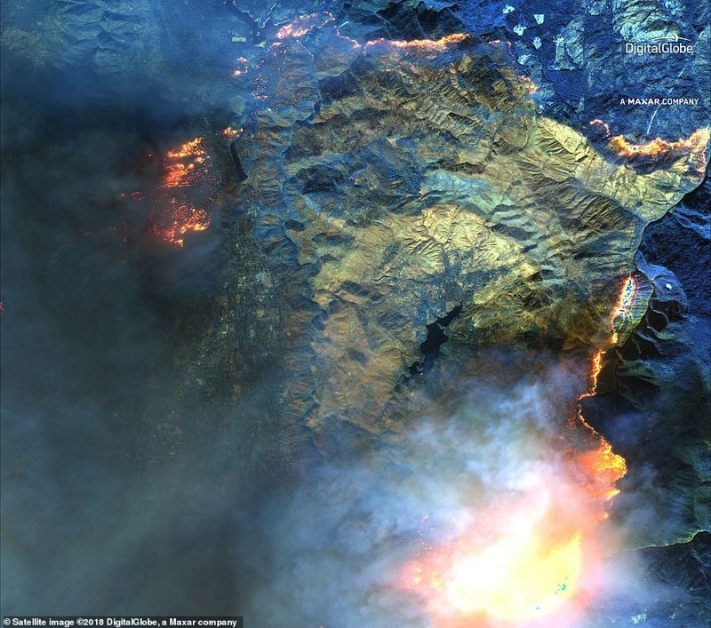 Самые масштабные пожары в истории штата охватили более 42 тысяч гектаров земли. На фото со спутника WorldView-3 - пожар в округе Бьютт на севере Калифорнии.