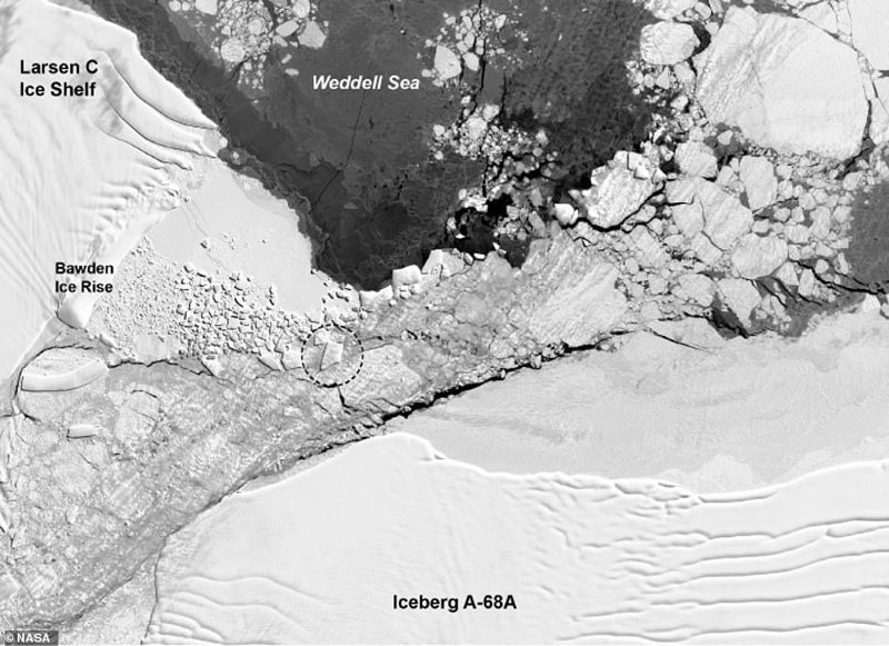NASA: от Антарктиды откололся гигантский айсберг