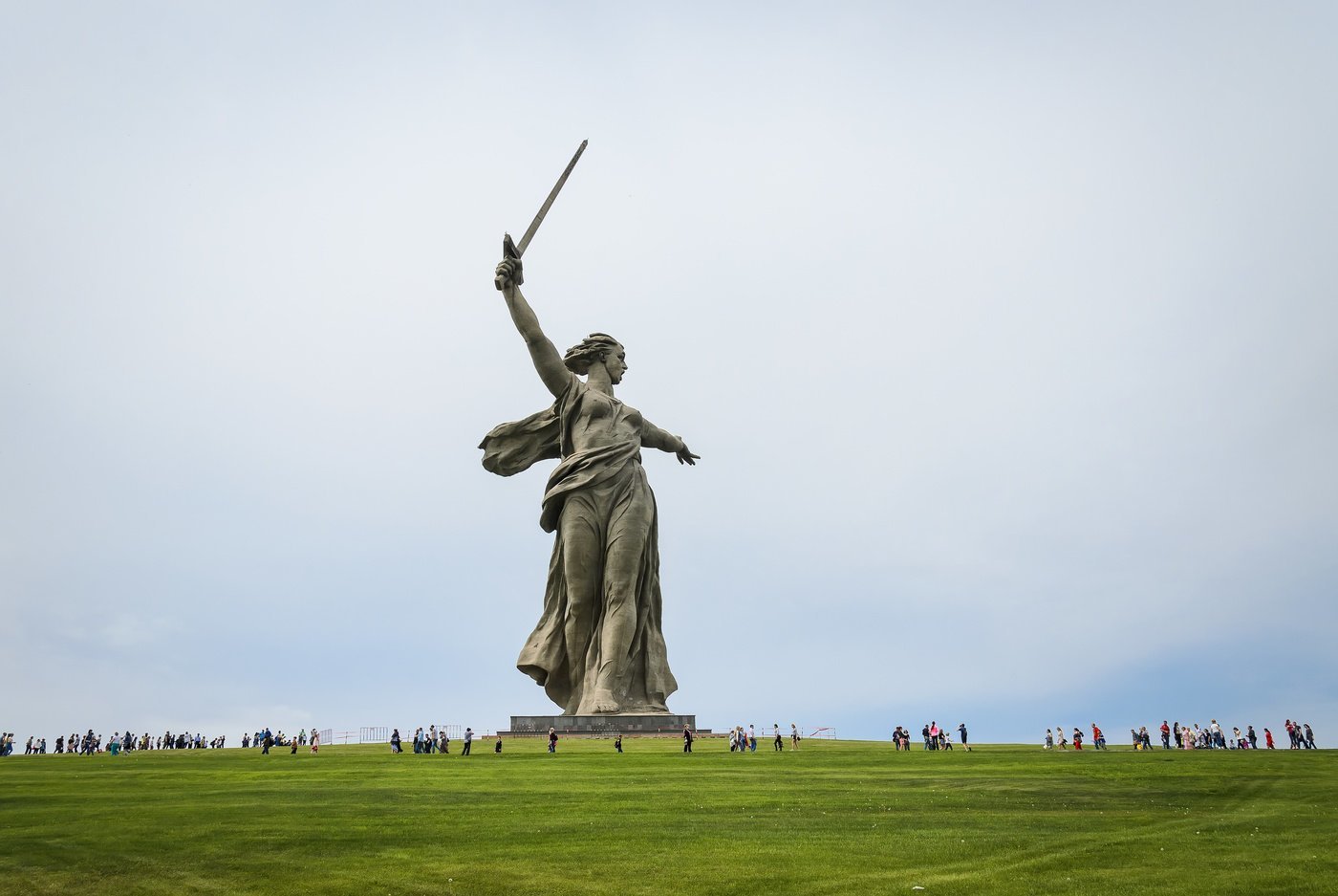 фото статуи свободы в волгограде