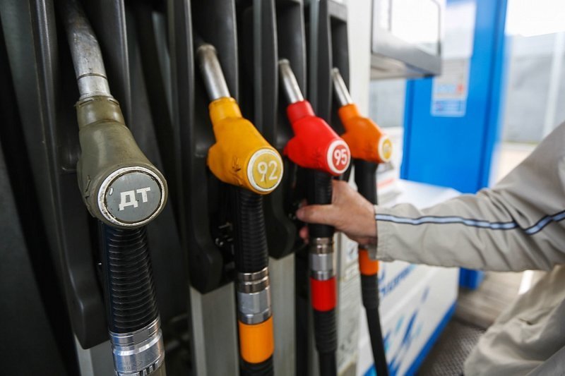 Мартовская заморозка: вице-премьер Козак заявил о стабилизации цен на топливо в России