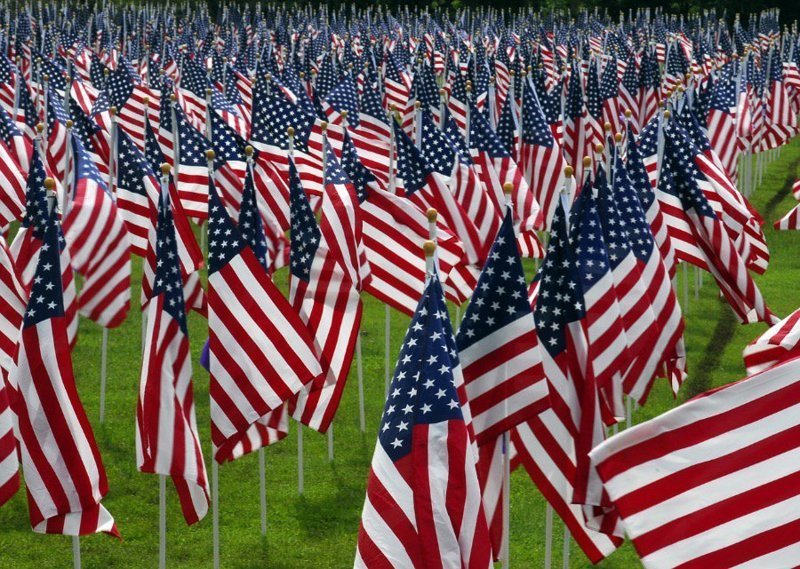8. Флаги. Американские флаги - на каждом шагу. Наверное на случай, если кто-то забудет, где находится.