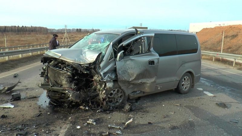 Авария дня. Смертельное столкновение с микроавтобусом в Калужской области