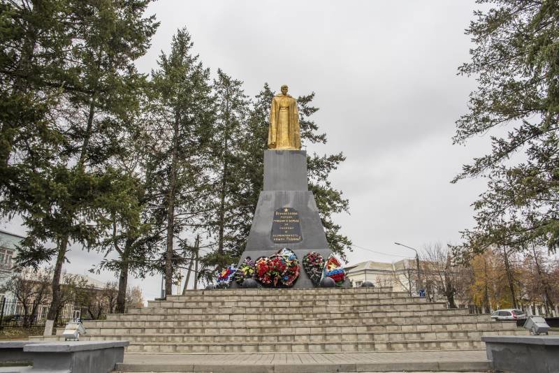 Эта странная Россия… Памятник фашистам	