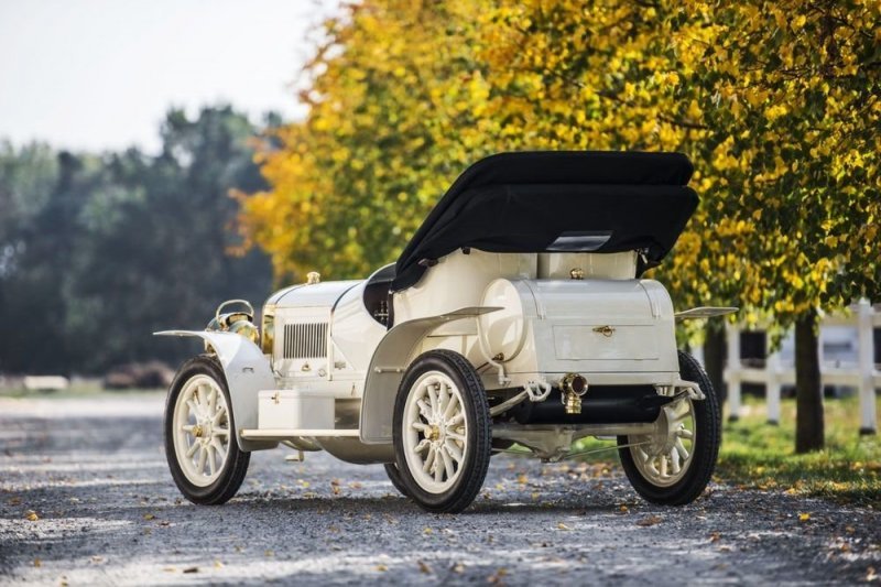 Компания Skoda восстановила 110-летний спортивный автомобиль