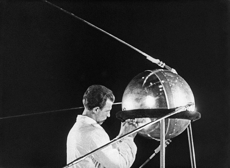 Кто изобрёл первый искусственный спутник Земли