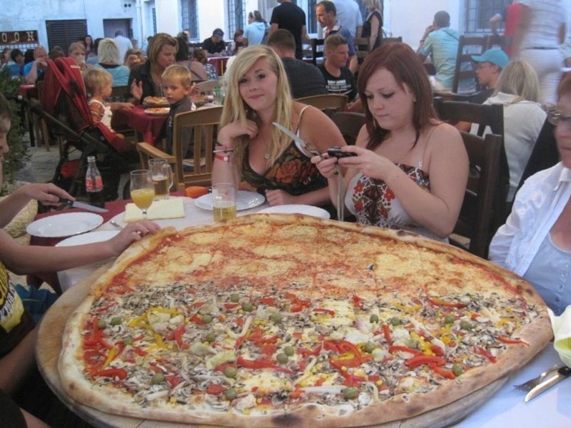 Девушки, которые без ума от пиццы