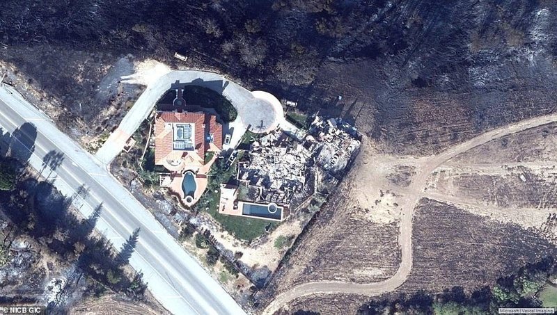 Дом актрисы мыльных опер Трейси Брегман (правый из двух стоящих рядом) сгорел дотла, а дом ее соседа остался целым и невредимым