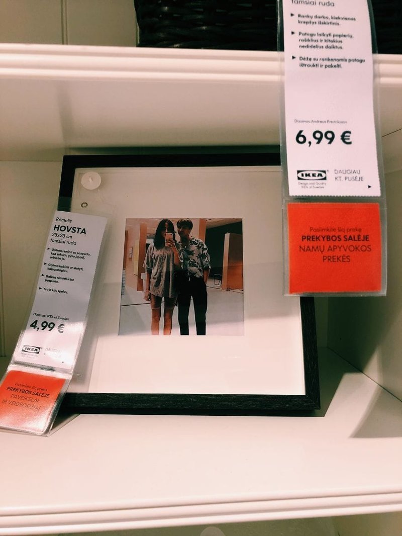 «Мы сделали селфи в IKEA, распечатали её и тоже оставили здесь»