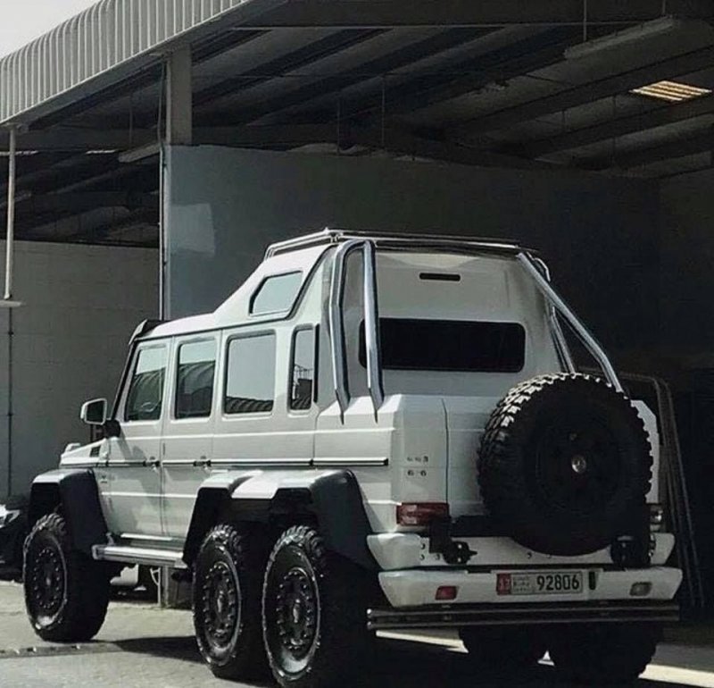 Арабы превратили Mercedes Gelandewagen 6X6  в яхту на колесах