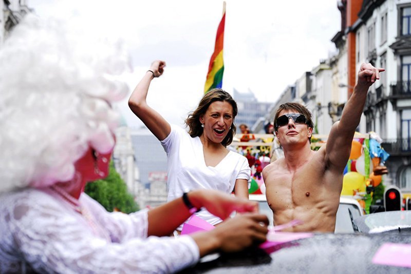 "Зря обиделись". Пятерых британцев уволили за гетеросексуальность