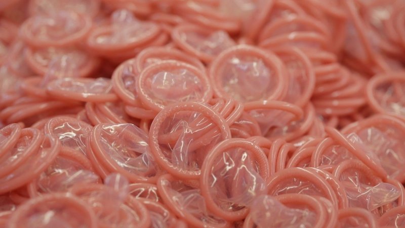 Китайская полиция накрыла фабрику по производству новых Durex из презервативов б/у