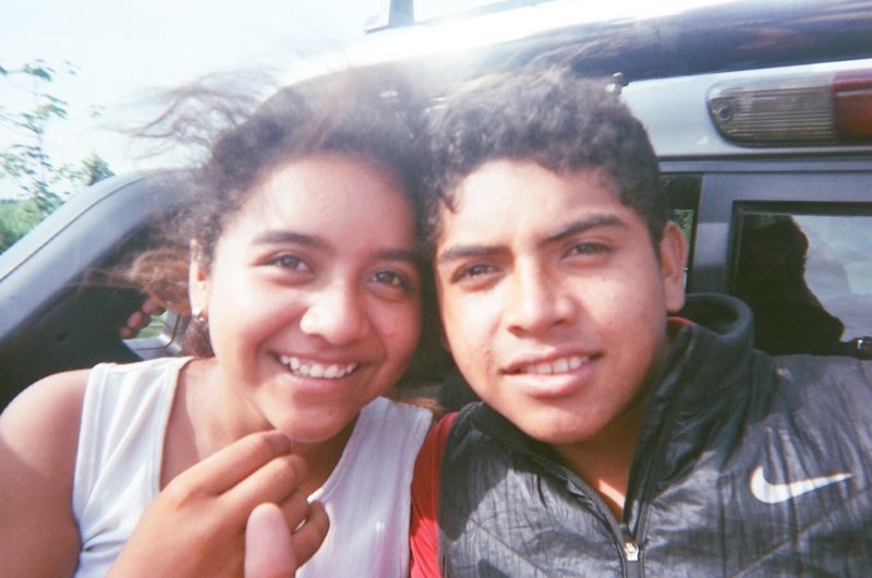 Антонио Агилера, 15 лет, и Ашлель едут в кузове грузовика по югу Мексики