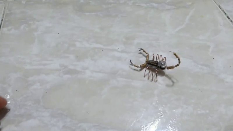 Мини-робот скорпион своими руками