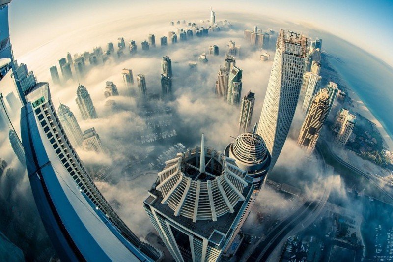 Море - это лишь одна из достопримечательностей Дубая. Например, ещё вы можете пожить в облаках