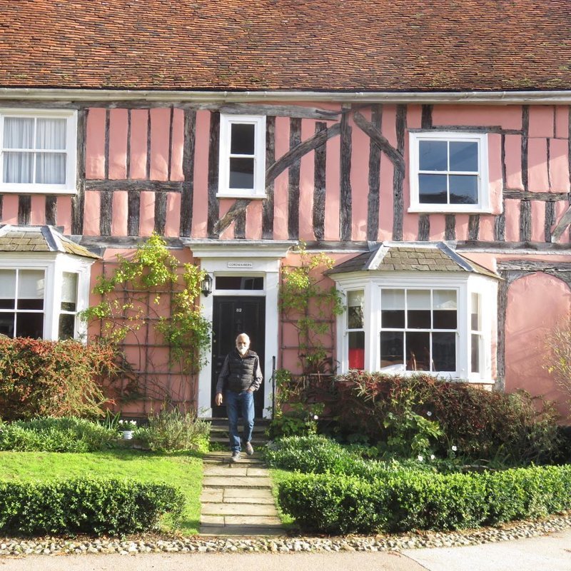 Кошмар перфекциониста: кривая деревня в Англии, где не найти ни одного симметричного дома