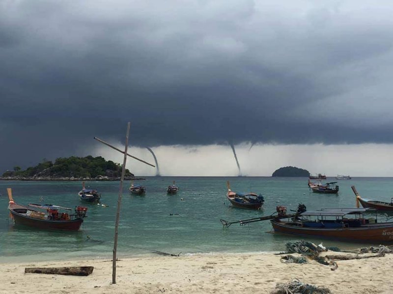 В Таиланде удивленные туристы засняли аномальные смерчи