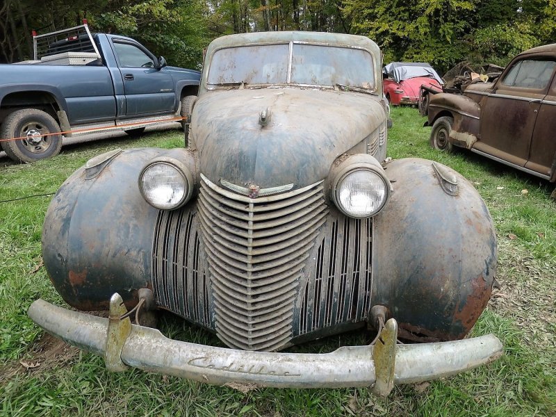 Cadillac Fleetwood 1938 года тоже выглядит бодрячком. Этот кузовной метал пальцем не продавишь!