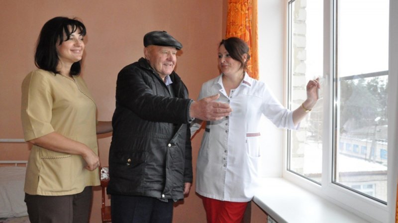 В Воронежской области пенсионер купил 2 пластиковых окна для райбольницы