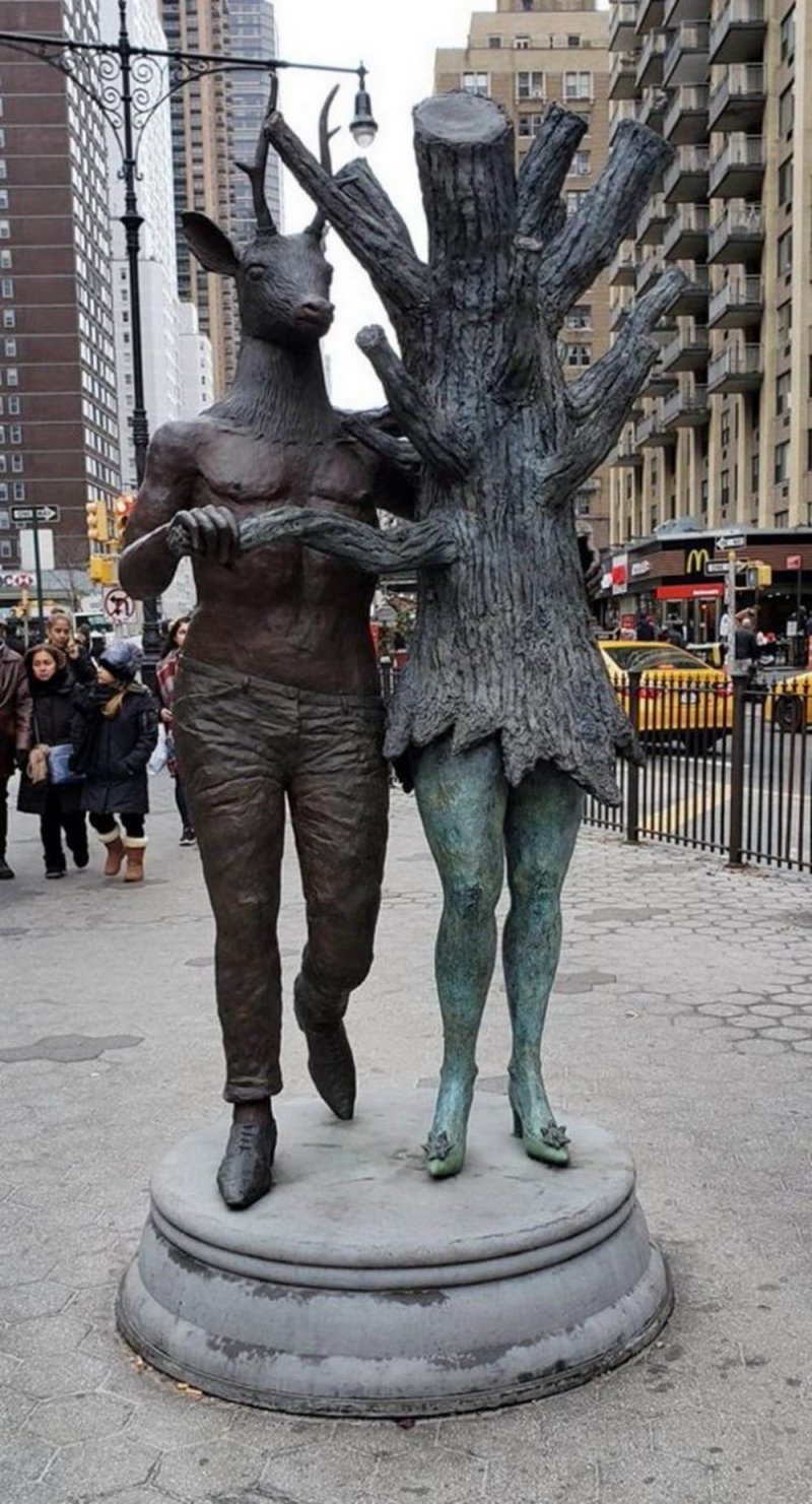 Скульптура "Я и моя бывшая"